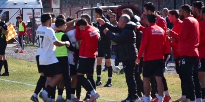 Sahaya çıkmayan takım hükmen galip ilan edildi