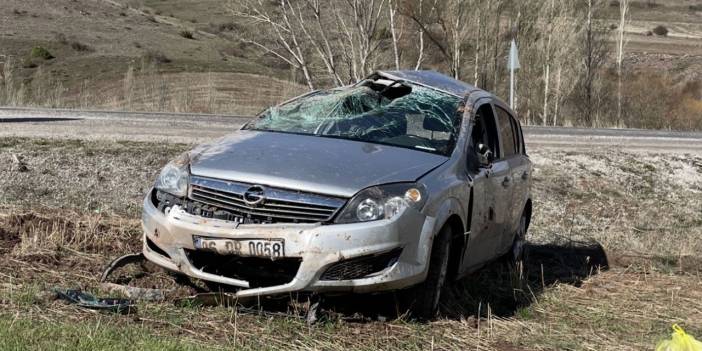 Sivas'ta otomobil şarampole devrildi; 3'ü çocuk, 5 yaralı