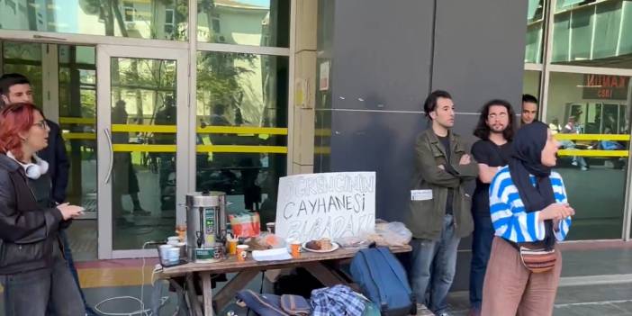 Marmara Üniversitesi’nde güvenliklerden tepki çeken hareket: Prizin önünde nöbet tuttular