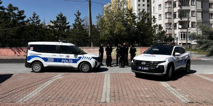 Uzaklaştırma kararı olan erkek okul önünde kadını bıçakladı