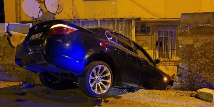 Üsküdar'da kaza yapan sürücü, otomobilini bırakıp kaçtı