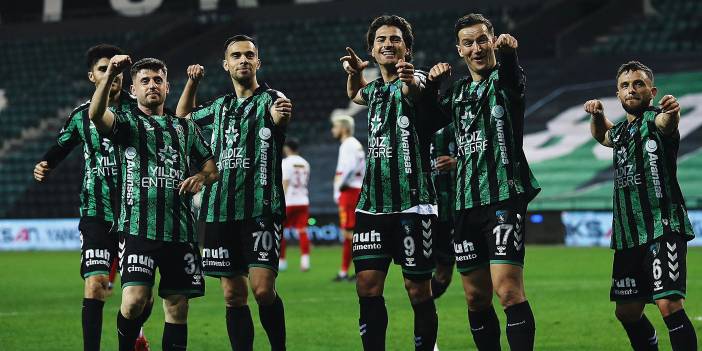 Süper Lig'e çıkar çıkmaz Kocaelispor'da imzalar peş peşe atıldı