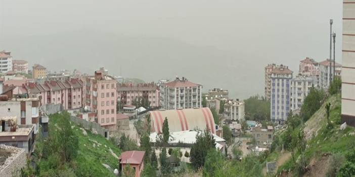Gökyüzü sarıya büründü: Şırnak’ta yoğun toz taşınımı