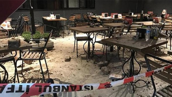 Beşiktaş'ta tarihi binadan kopan duvar, yemek yiyenlerin üzerine düştü