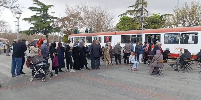 AKP'nin kalesinde ucuz simit-çay kuyruğu