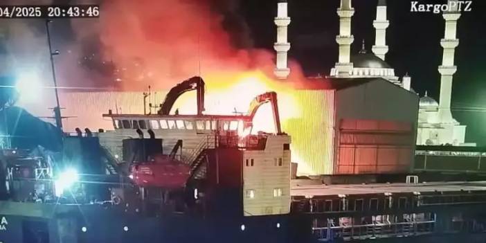 Limanda çıkan yangın vinci kullanılamaz hale getirdi