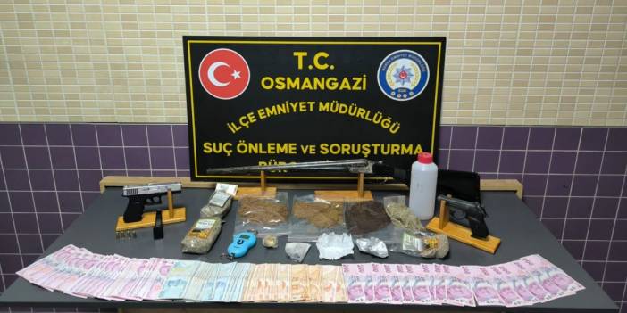 Uyuşturucu ve silah ticareti operasyonunda eş zamanlı baskın