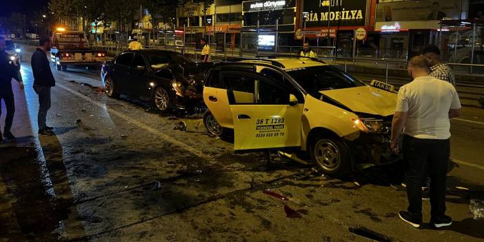 Gece yarısı zincirleme kaza: 4 araç birbirine girdi