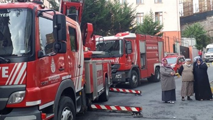 Saadet Partisi İstanbul İl Başkanlığı'nın olduğu binada yangın