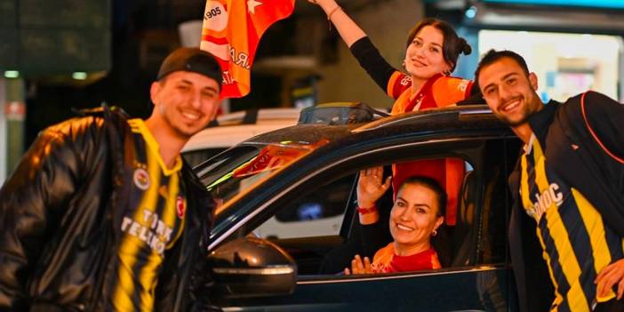 Fenerbahçe taraftarları Galatasaray'ın şampiyonluğunu kutladı