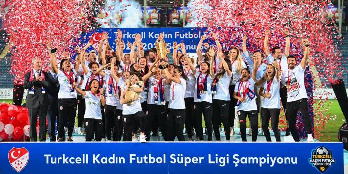 ABB FOMGET Süper Lig şampiyonluğunu doyasıya kutladı