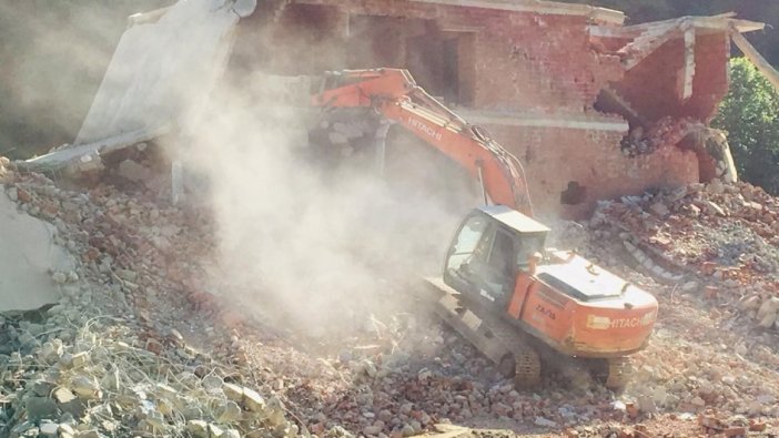 Fırtına Vadisi'nde kaçak yapıların yıkımı başladı