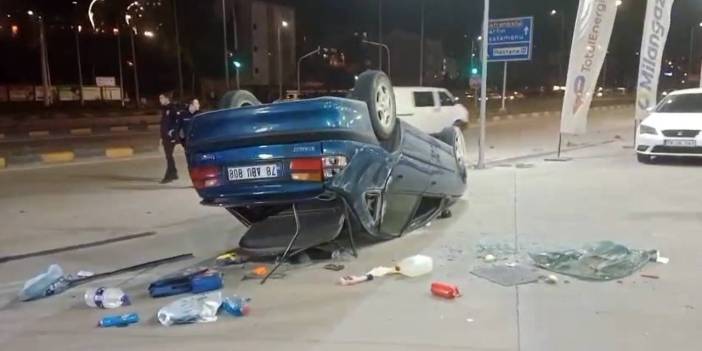 Saniye saniye kaydedildi! Otomobil ters döndü, sürücü yaralandı