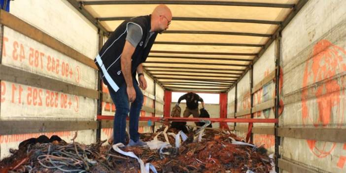 Irak'tan gelen TIR'da 17 kaçak göçmen yakalandı