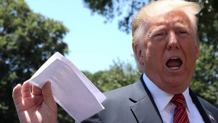 Trump anlaşma taslağını elinde sallayınca yanlışlıkla detayları ifşa etti