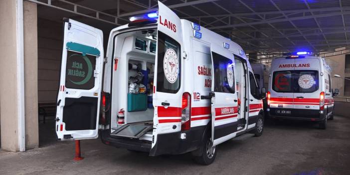 İki araç kafa kafaya çarpıştı: Çok sayıda yaralı var