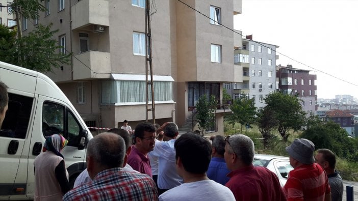 Pendik'te 5 katlı bina tahliye edildi