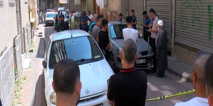 Otomobil doğalgaz kutusuna çarptı: Mahalleli korku dolu anlar yaşadı