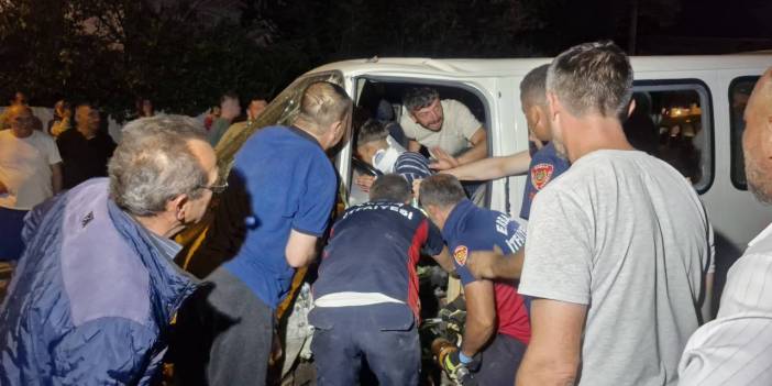 Tokat'ta feci kaza: Sürücü araçta sıkıştı