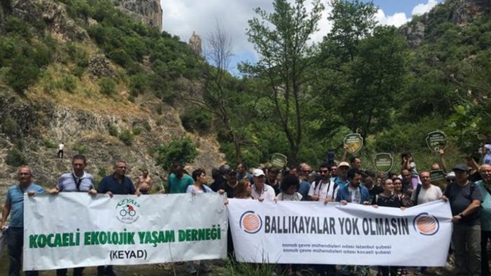 1.7 kilometresi Ballıkayalar Tabiat Parkı'ndan geçecek otoyol projesi için eylem düzenlendi