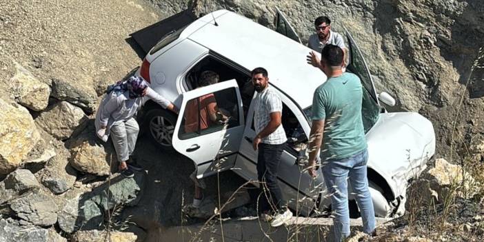 Menfeze düşen otomobildeki küçük Şimal hayatını kaybetti