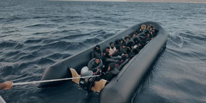 İzmir açıklarında 44 düzensiz göçmen kurtarıldı