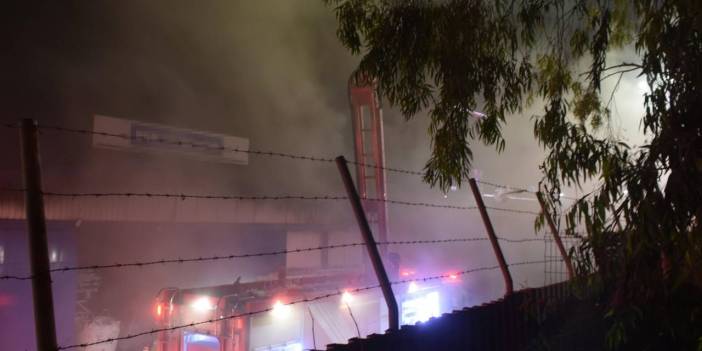 Akaryakıt istasyonu yakınında korkutan yangın!