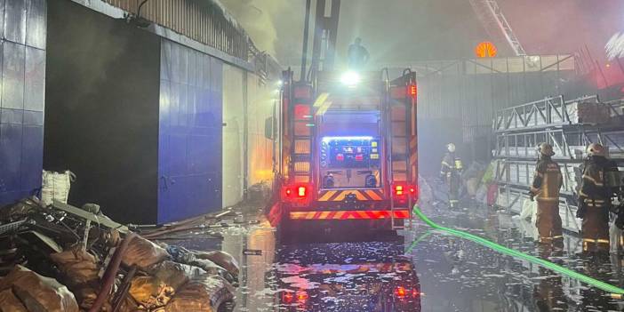 İzmir itfaiyesi saatlerce uğraştı: Yangınlar kontrol altına alındı