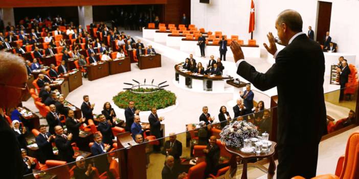 AKP anayasa değişikliği için düğmeye bastı! Hedefte bu 3 partinin vekilleri var