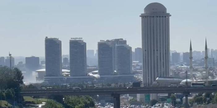 İstanbul'da bir AVM'de yangın!