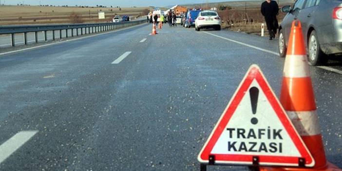 Motosiklet ile kamyonet çarpıştı: 1 ölü 1 yaralı