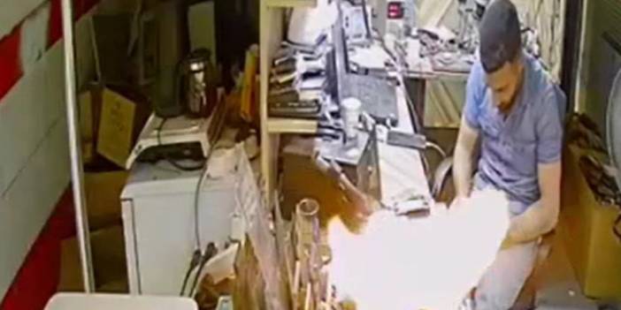 Telefon tamirinde korkutan patlama: Cihaz alev aldı