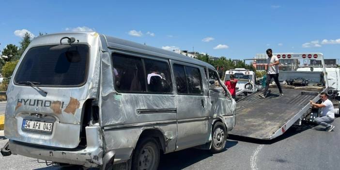 Sakarya'da minibüs devrildi: 6 yaralı