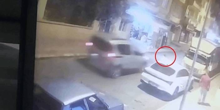 5 yaşındaki çocuk yola fırladı, araç çarptı: Hayati tehlikesi var!