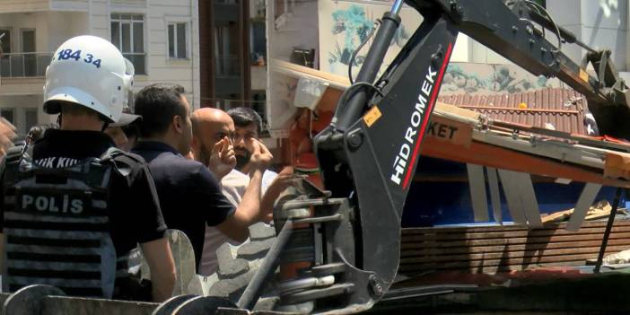 Bıçaklı kavgaya yol açmıştı! Kaldırımı işgal eden işyeri yıkıldı
