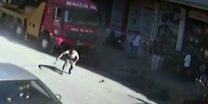 Tamir sırasında kamyon lastiği patladı: Lastikçinin ayağı kırıldı