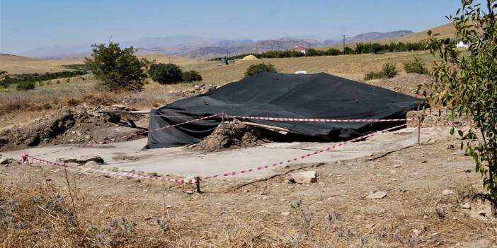 Tarla sahibi kazmayı vururken çok korktu: Servet çıktı