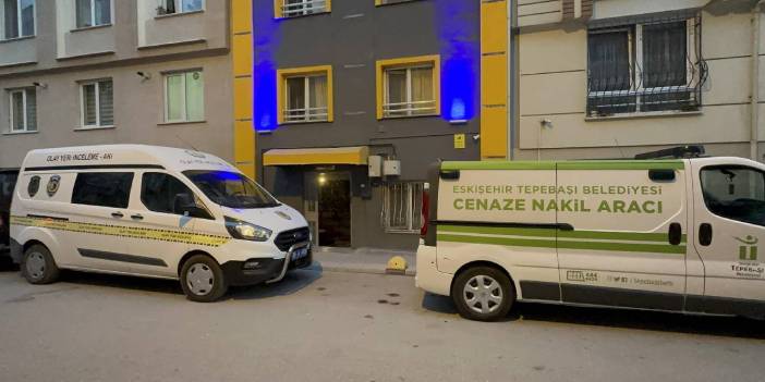 Yaşadığı apartmanın merdivenlerinde ölü bulundu