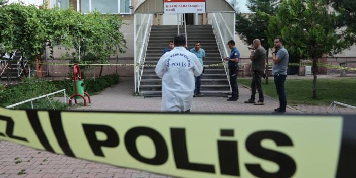 Park yeri için kavga ettiği adamı namaz kılarken öldürdü