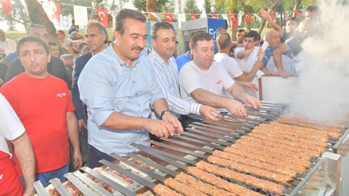 Başkan sözünü tuttu! İmamoğlu'nun seçim zaferini mangal yakarak kutladı