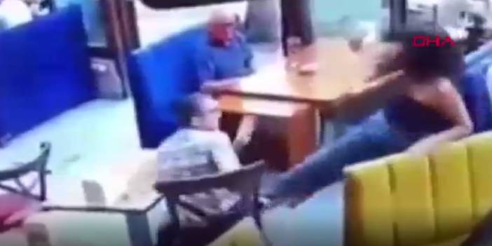 Kadın garson kendisine vuran erkek müşteriyi tekme tokat dışarı attı!