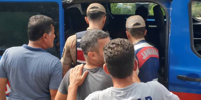 'Dur' ihtarına uymadı: Araçtan 9 kaçak göçmen çıktı!