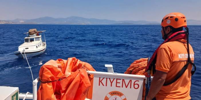 Bodrum açıklarında sürüklenen teknedeki 2 kişi kurtarıldı