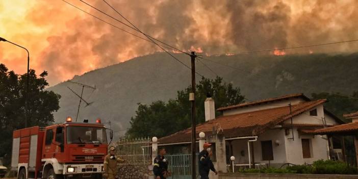 Yangınlar kontrolden çıktı: Birçok köy tahliye edildi!