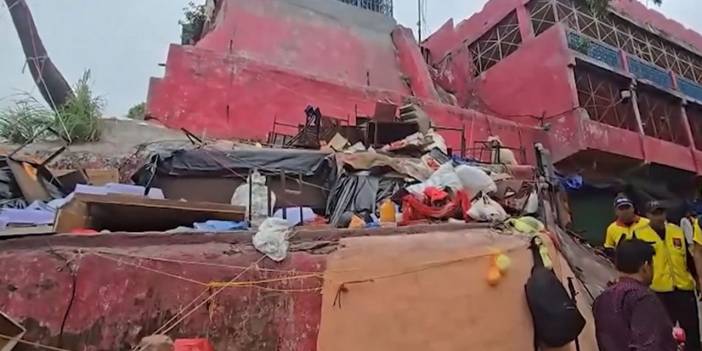 Tapınakta izdiham çıktı: 6 kişi hayatını kaybetti