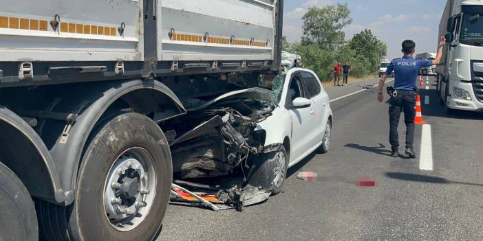 Otomobil tıra arkadan çarptı: 1 ölü