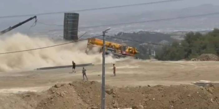 Şantiye sahasında freni patlayan vinç uçurumdan yuvarlandı