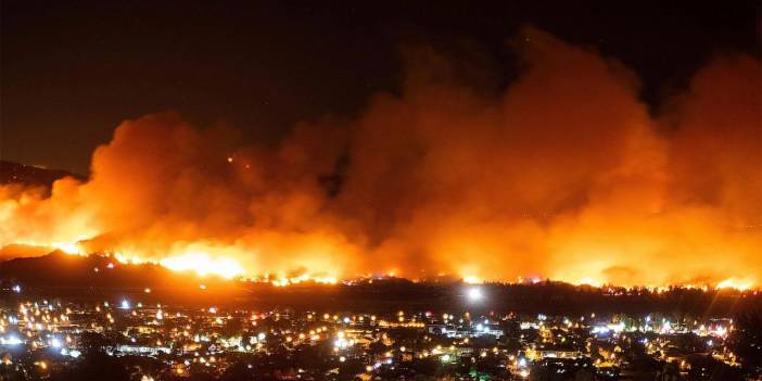 California alevlere teslim: Onlarca kişi tahliye edildi