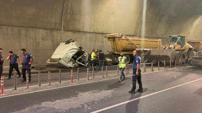 Pendik'te tünelde feci kaza : 2'si ağır 5 yaralı