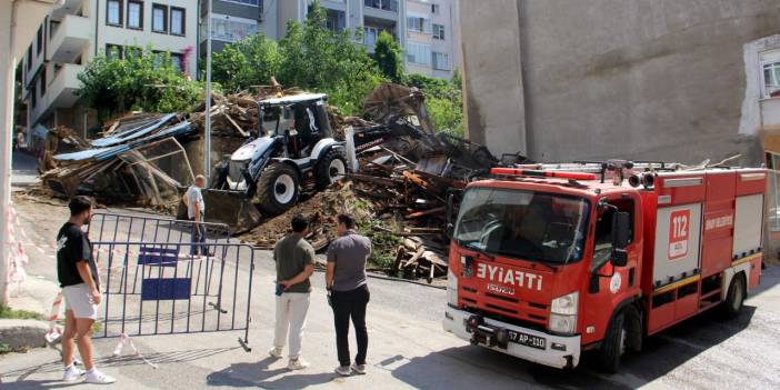 Sinop'ta bina çöktü